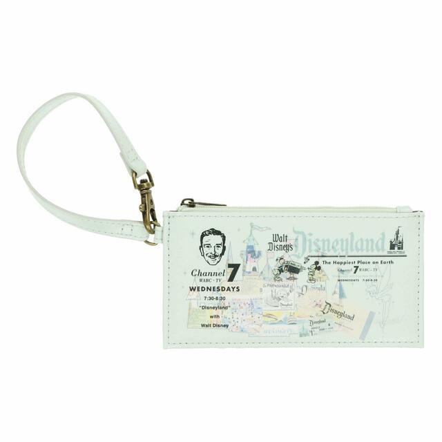 カンバッジ 600円｜サイズ：直径約4cm｜内容：1袋2個入り（全12種）※うち、シークレット1種 ※この袋の中には全12種のうち2種が入っています ※価格は、1袋（2個セット）の価格です ※別売り、1BOX（12個入り）で全種そろえることができます｜東京ディズニーリゾート「ディズニー100」グッズ｜販売店舗：東京ディズニーランド「ギャグファクトリー/ファイブ・アンド・ダイム」、東京ディズニーシー「エンポーリオ」｜発売日：2023年2月2日（木）