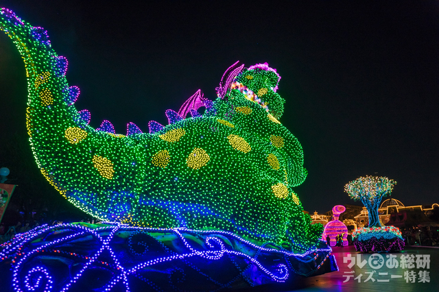 クリスマスバージョン「東京ディズニーランド・エレクトリカルパレード・ドリームライツ」（2016年）｜東京ディズニーランド「クリスマス・ファンタジー」