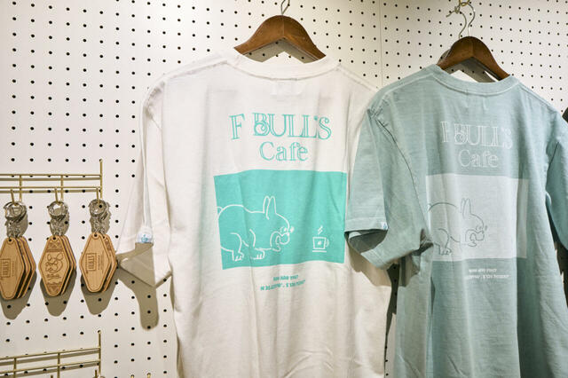 店舗限定のアパレルや雑貨商品（一部）【「F BULL’S」初の実店舗『F BULL’S Cafe』誕生】