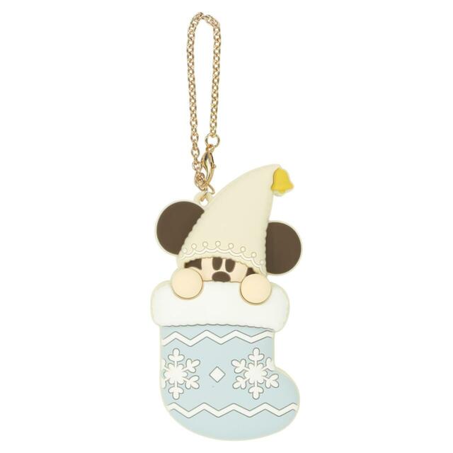 バッグチャームケース付 1,600円|東京ディズニーリゾート「ディズニー・クリスマス」スペシャルグッズ|販売店舗:東京ディズニーランド「ディズニー&カンパニー」、東京ディズニーシー「ガッレーリア・ディズニー」|発売日:2026年11月10日(火)