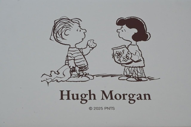 【ヒューモルガン「クッキーアソート スヌーピー缶」】缶にはライナスとルーシーをデザイン