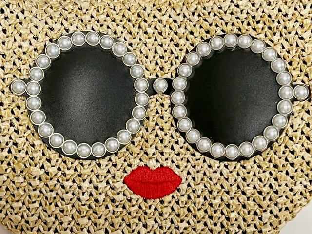 a-jolie(アジョリー)のアイコニックなパール風サングラスをあしらったフェイスデザイン!【a-jolie(アジョリー)PEARL BASKET 2WAY BAG】