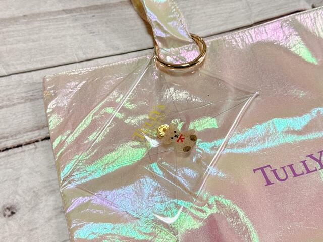 ポーチをバッグにつけるとかわいさマシマシに！