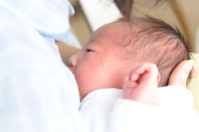 検証 人の授乳は 何となく気持ち悪い と多くの人が感じているワケ 特集 公共の場での授乳問題 1 1 2 ハピママ
