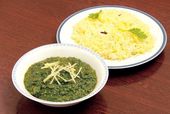 キーマカレーの名店／COCHIN NIVAS（西新宿）　サグキーマ 1050円／サフランライス 650円