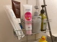 【ニトリ ステンレスシャワーラック】収納力をチェック!ボトルは3本横並びでぴったり収まり、余ったスペースにはクレンジングも置けました◎