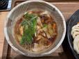 【小麦晴れ 豚肉つけ汁うどん】つけ汁は豚肉・玉ねぎ・水菜・油揚げが入っていて具沢山でした