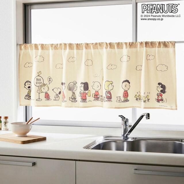 【ベルメゾン】カフェカーテン「スヌーピー」＜１枚＞｜￥2,990～4,490 （税込）　© 2024 Peanuts Worldwide LLC
