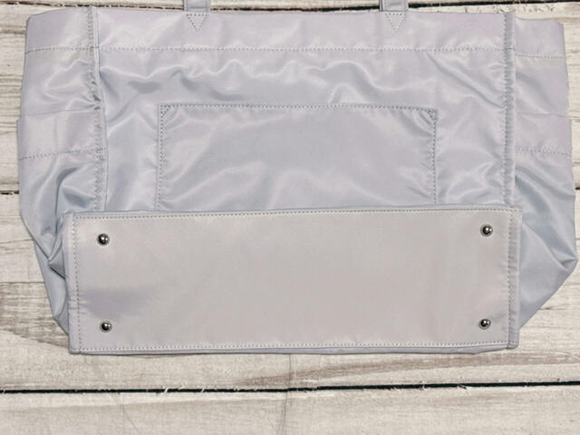 底部には底鋲つきなのもうれしいポイント