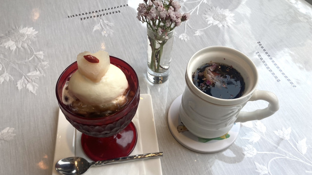 【楊貴妃デザート】赤いグラスとハートのライチがかわいい！