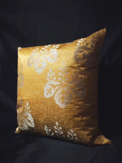 「ホテルオークラ東京」壁紙を再利用したクッション（平安の間）