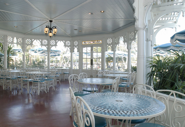 プラザパビリオン・レストラン 店内