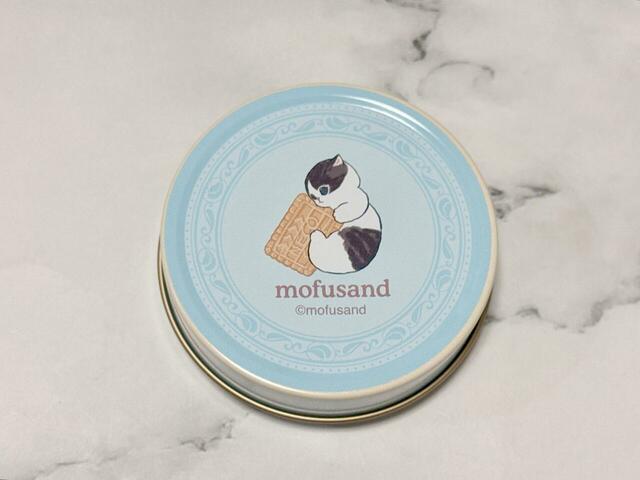 裏側にはビスケットを抱えるにゃんこのイラスト入り♪