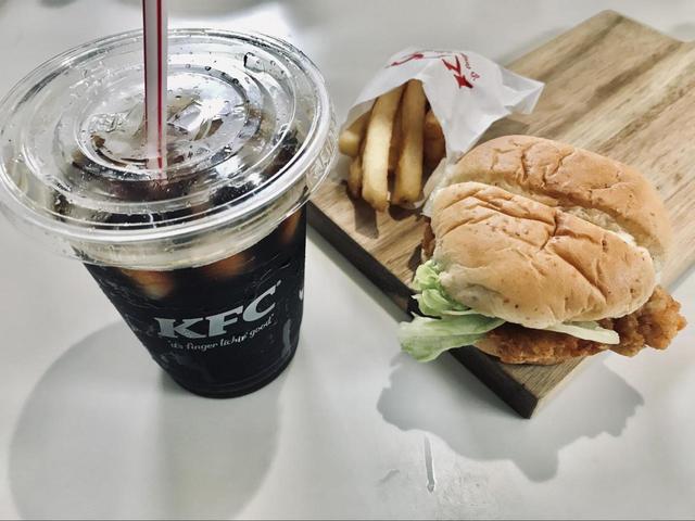 ランチB チキンフィレサンドセット　¥600