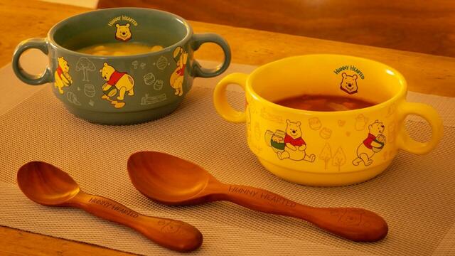 東京ディズニーリゾート「くまのプーさん」グッズ｜販売店舗：東京ディズニーランド「プーさんコーナー」、東京ディズニーシー「ヴィラ・ドナルド・ホームショップ」｜発売日：2025年12月4日（木）