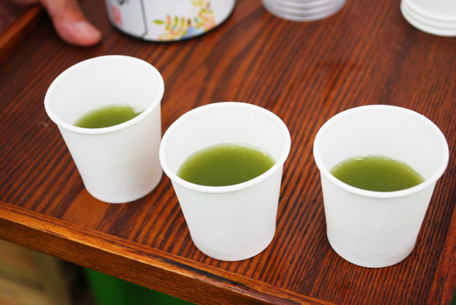 あまり熱くしないで飲むこのお茶は「夢想」という銘柄。渋みの中にも甘みがあり、朝飲むのにもピッタリ。