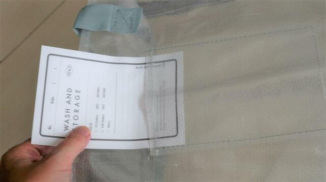 【3COINS クリアボックスバッグ:L】ラベルカードはケットに入れる仕様