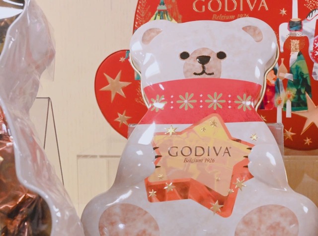 【ゴディバ】「ゴディバ ウィンターワンダーズ G キューブ ベア缶 8粒入」2,160円
