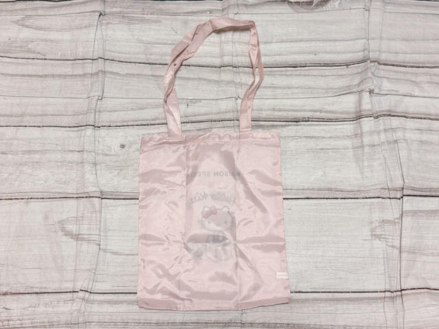 背面は装飾がないシンプルなデザイン