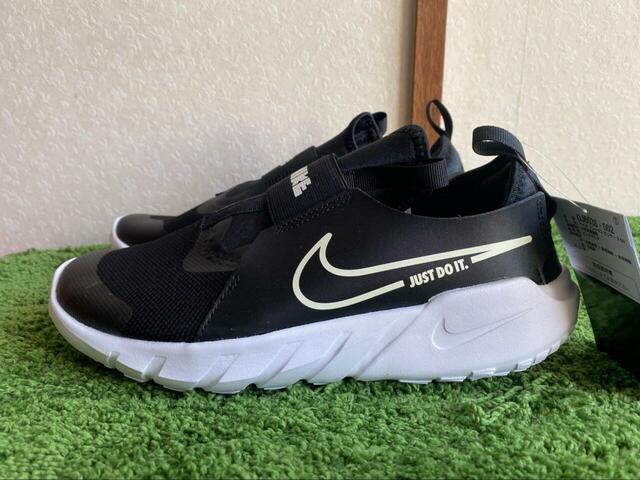 【NIKE　フレックス ランナー 2】カラーはブラック/フォトブルー/ユニバーシティゴールド/ホワイトがあります