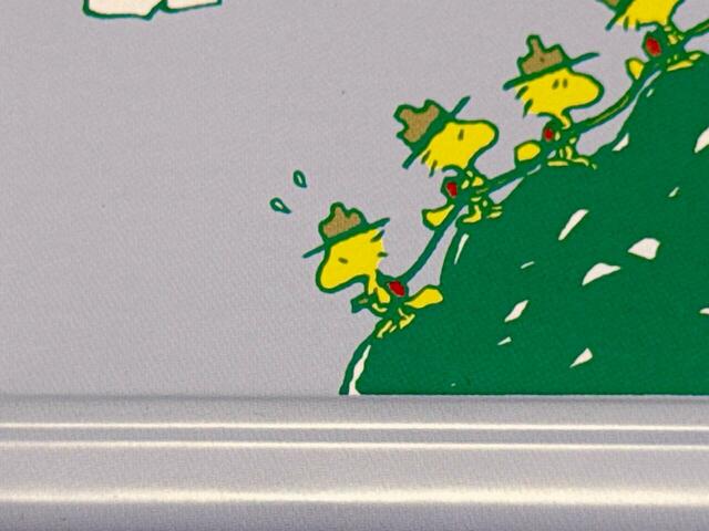 【カルディ×PEANUTS スヌーピー　カラビナ付きジッパーティン】最後尾のウッドストックは焦ってしまっている様子…！