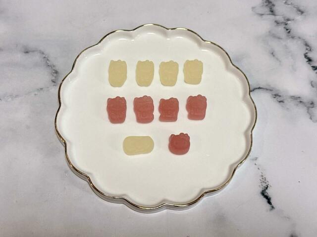 グミの味はりんごヨーグルト。1袋につき10個入り！