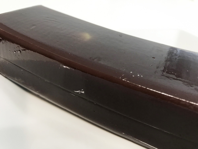 まじまじとアップで見てみると、羊羹ってこんなに美しかったのか