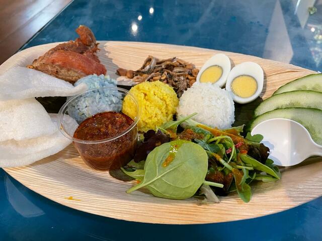 メルカート・メイフェアのマレーシア料理。ロンドンの教会でアジア料理を食べることになるとは、ちょっと意外だった