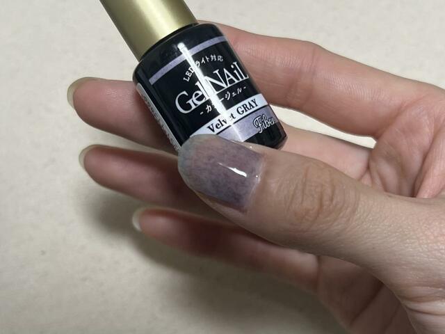 【セリア　ベルベットグレー】二度塗りでも地爪が透けて見えます