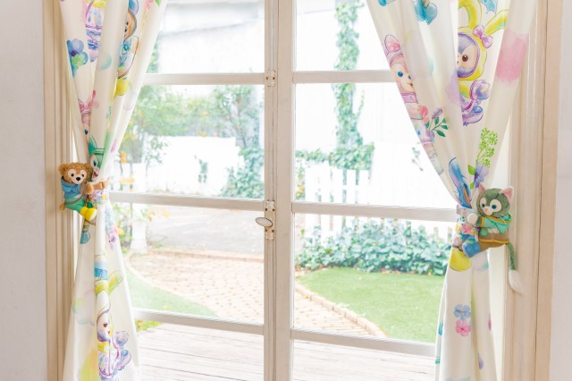 「ダッフィー&フレンズのビューティフル・レイニーデイズ」カーテン