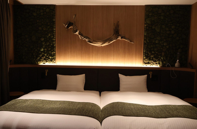 「苔スイートルーム」のベッド