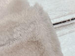 素材はポリエステル。ふわふわの手ざわり抜群のファー生地！