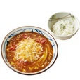 『とろける 4 種のチーズトマたまカレーうどん』（ひと口ごはん付）（温）
