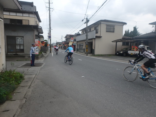 ツール・ド・東北2015／石巻のゴールに近づくと、少しずつ民家が現れ始める