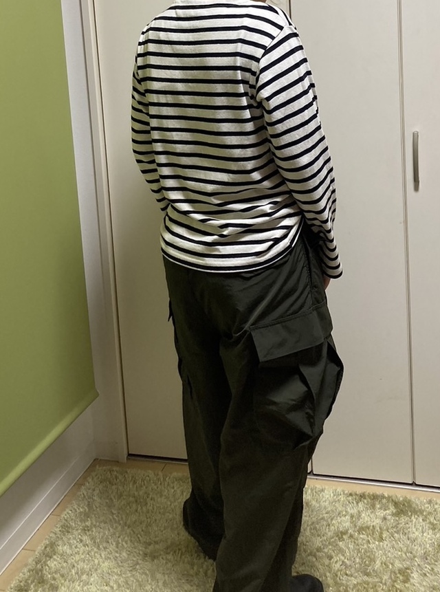 【ワークマン レディースサーバーバスクシャツ】カーゴパンツと合わせたメンズライクなスタイル