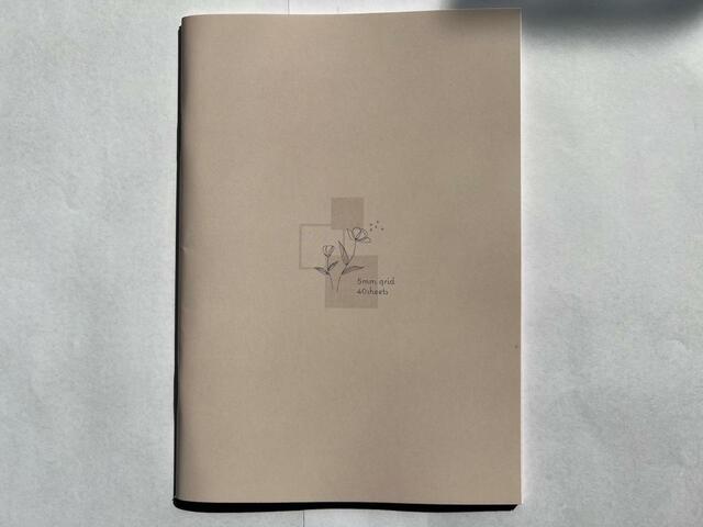 【ダイソー  カラーノートA5サイズ 5mm方眼罫 40枚 ピンク】くすみピンクで落ち着いたカラー