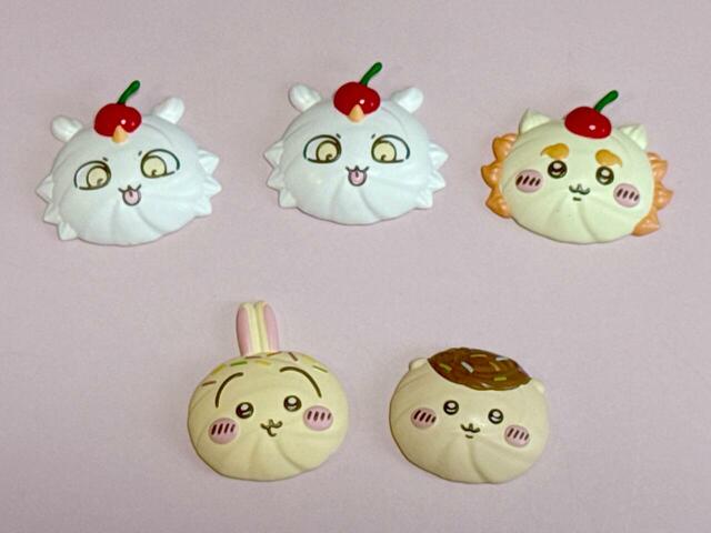 【ちいかわ ホイップマグ ボーロつき】頭にチェリーを乗せた子とチョコスプレーを乗せた子の2種類！