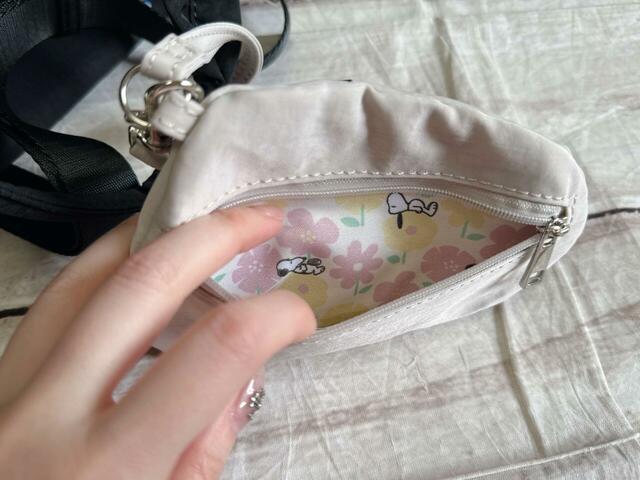 ポーチチャームの裏地もかわいい総柄仕様！