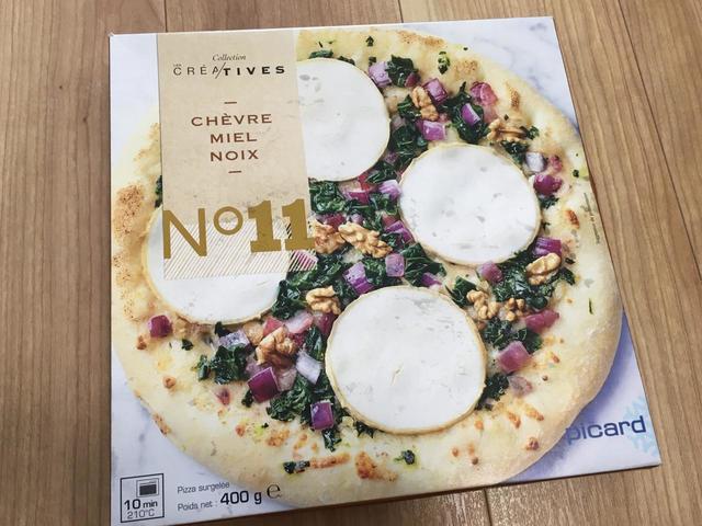 クルミ、ハチミツ、シェーブルチーズのピッツァ