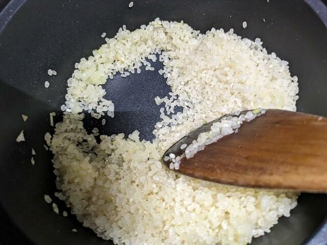 【アイリスオーヤマ 無加水鍋 COTOCO （MKSN-S20）】フッ素樹脂加工で少ない油でも焦げ付かない