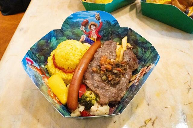 ルフィの肉肉プレート 2,200円｜ユニバーサル・スタジオ・ジャパン「ワンピース・プレミア・サマー2023」スペシャルメニュー