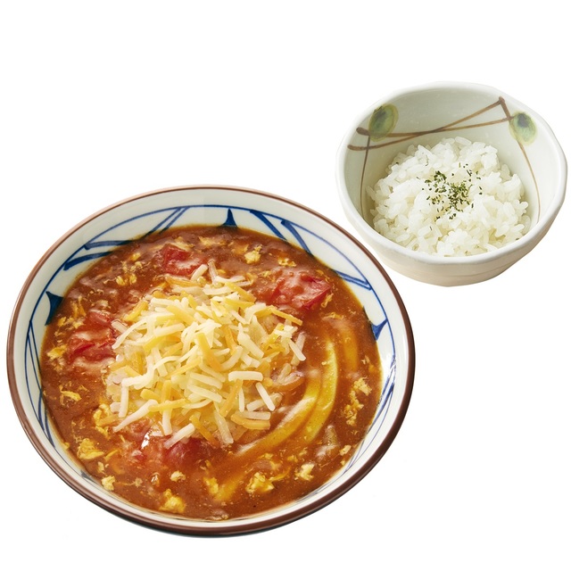 『とろける 4 種のチーズトマたまカレーうどん』(ひと口ごはん付)(温)