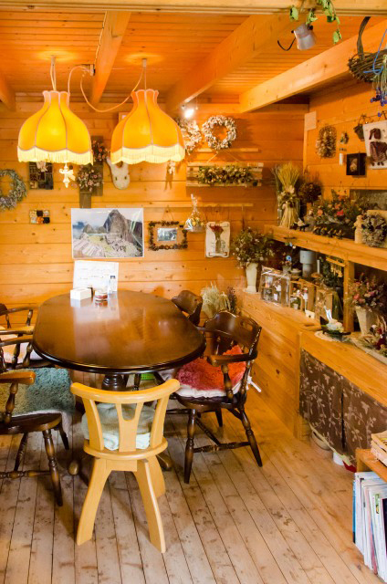 「喫茶ともしび」店内