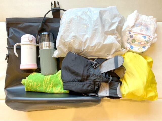 【オウルテック 3way防水バッグ】家族で海に行くことを想定し荷物を入れてみましたが、まだまだ余裕で入ります！