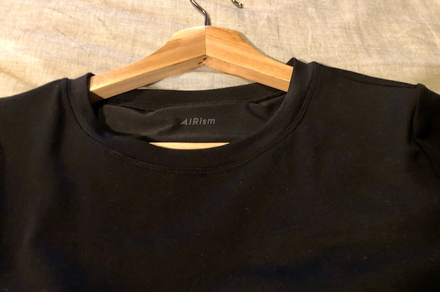 【ユニクロ　エアリズムコットンブラワンピース】首回りを圧迫しないラウンドネックタイプです