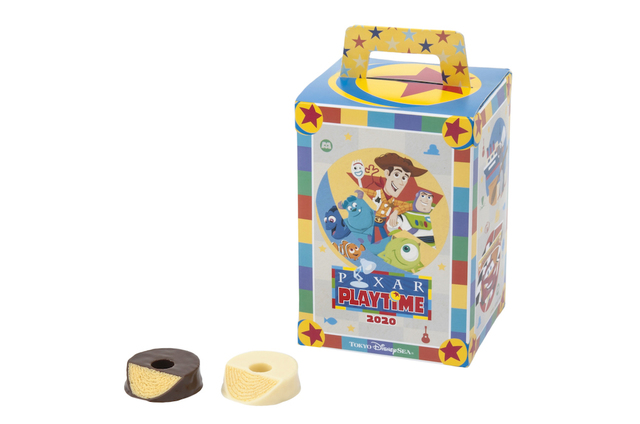 チョコレートカバード・バウムクーヘン 1,200円｜内容量：10個（ミルク 5個、ホワイト 5個）｜販売店舗「ヴァレンティーナズ･スウィート」｜東京ディズニーシー「ピクサー・プレイタイム」スペシャルグッズ