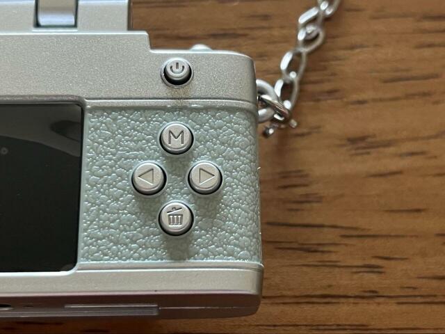 【3COINS ミニトイカメラ】ボタンはポチポチと押しやすいです