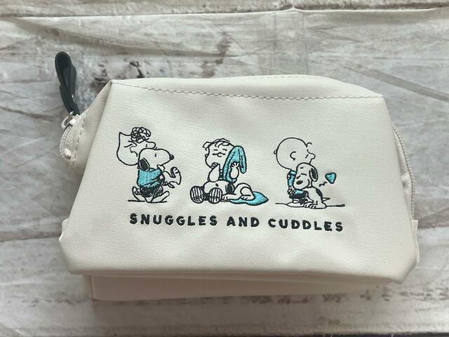 スヌーピーの大人かわいいデザインのポーチ！
