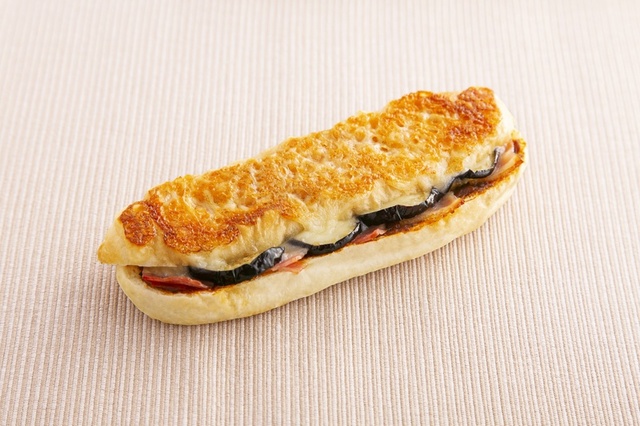 ナスとベーコンのボロネーゼパニーニ