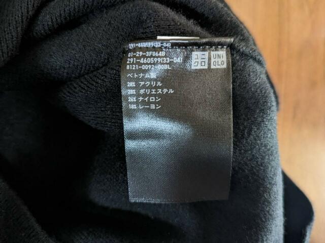 【ユニクロ スフレヤーンワンピース（スムース・長袖）】素材はアクリル、ポリエステルがそれぞれ28％、ナイロン26％、レーヨン18％